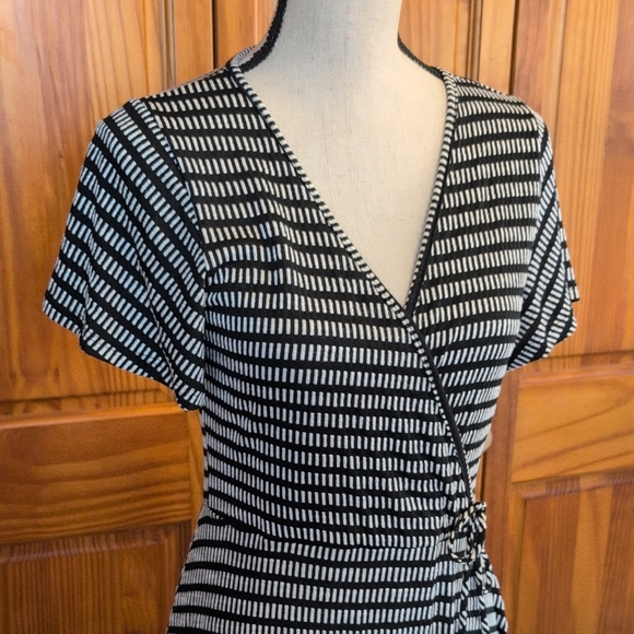 Caution To The Wind Black and White Patterned Midi V Neck Wrap Dress L     CC147 - Picture 2 of 6